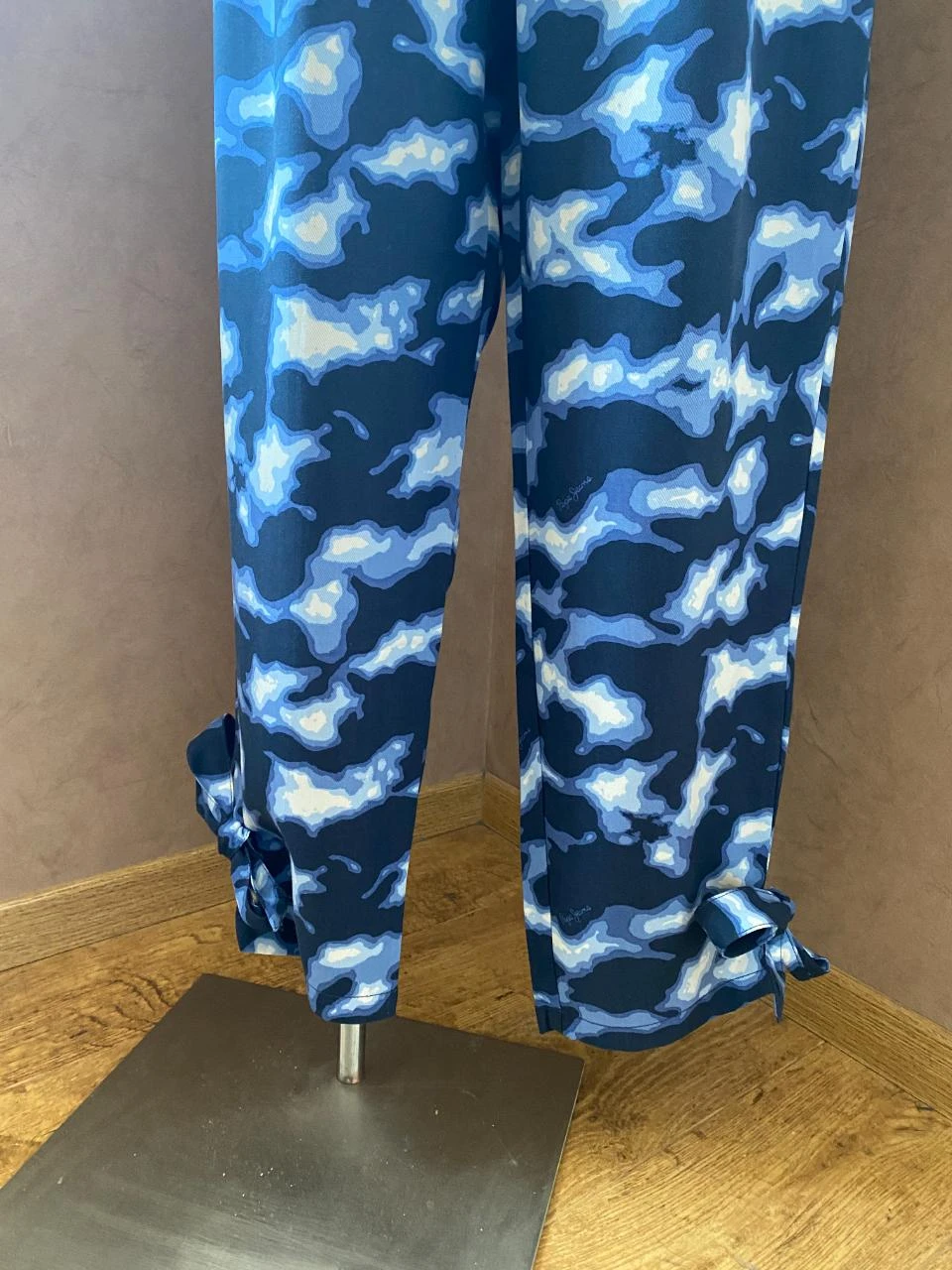 High-waisted Pépé Jeans T38 blue camouflage trousers – 100% fluid Tencel – photo 3